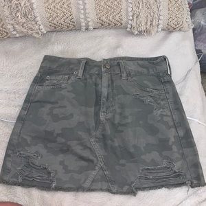 AE hi rise festival camouflage skirt🤍